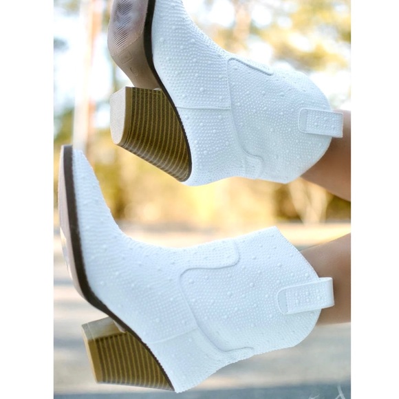 NEW Off White Western Style Pearled Cowboy Ankle Boots - Picture 6 of 11